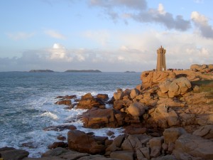 Côte de Granit Rose - Le phare de Min Ruz face aux 7 iles