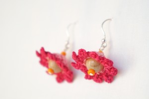 144 - Boucles d'oreilles fleurs petites clochettes 1