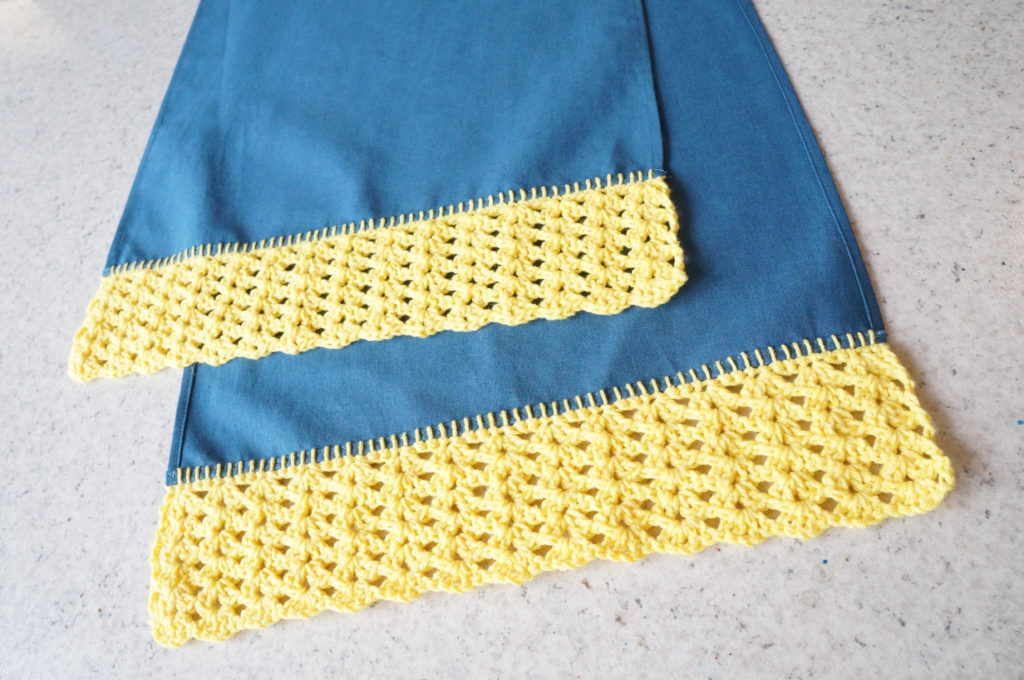 Echarpe tissu avec extrémités au crochet