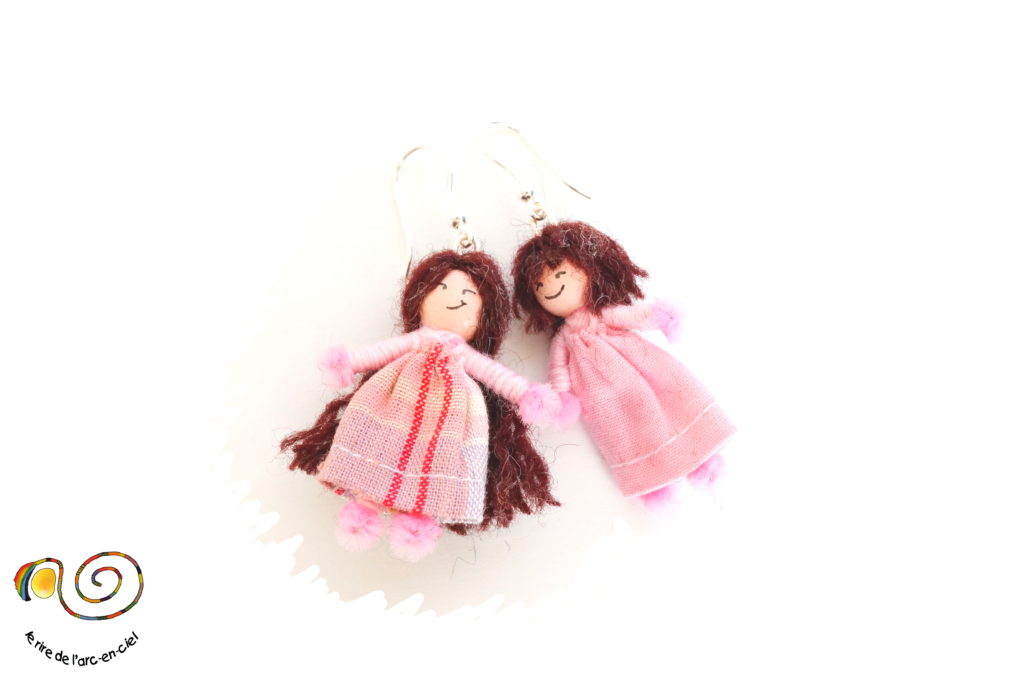 Boucles d'oreilles poupées miniatures